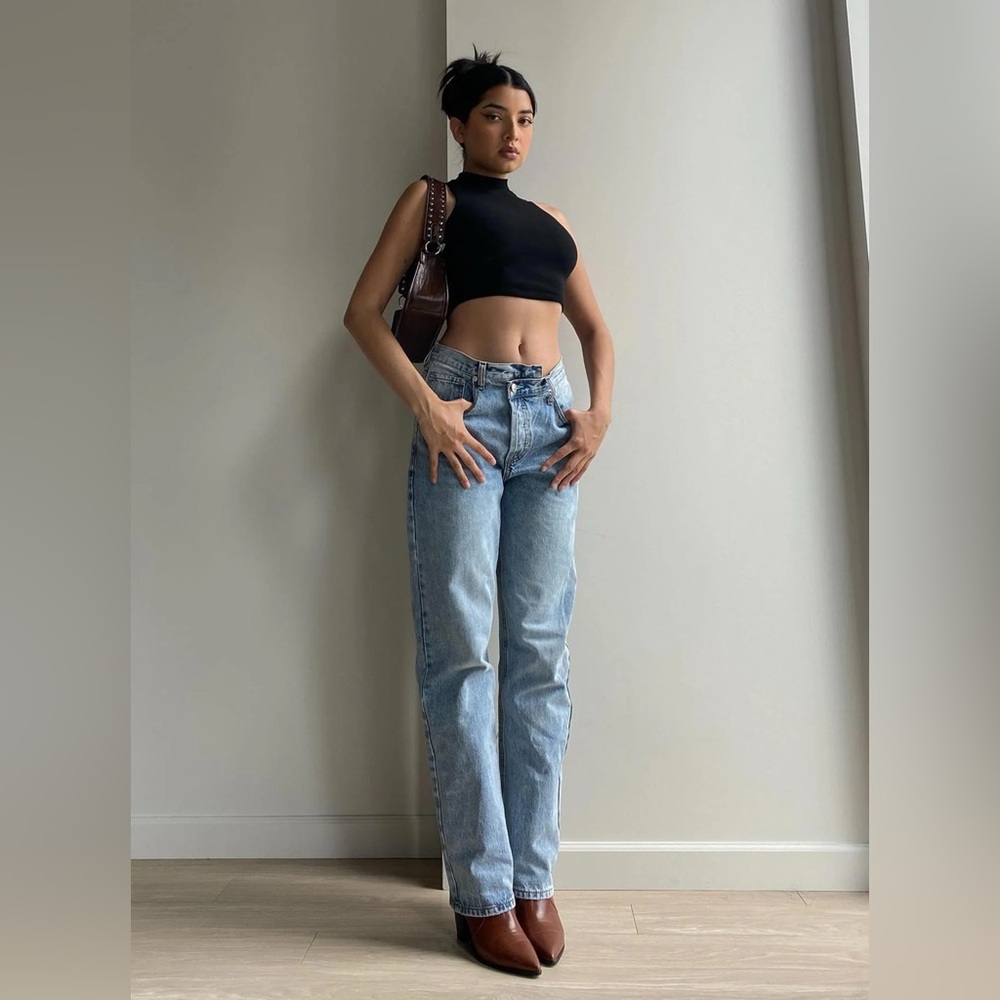 NWT Holly Mid Rise Straight Leg Asymmetric Jean Light Wash Denim, Size 0